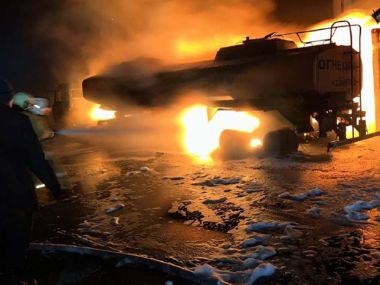 Пожарные и полицейские предотвратили угрозу взрыва цистерны с бензином