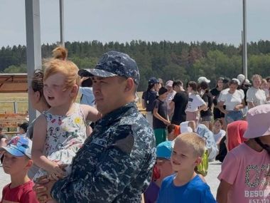 Полиция обеспечивает безопасность детей в зоне природного пожара в области Абай