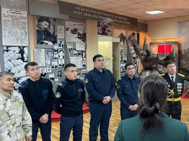 Городской музей воинской славы посетили сотрудники УИС