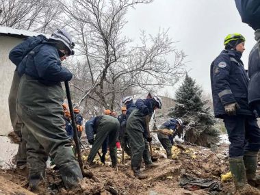Сход грунта в Алматы: спасатели нашли тело одного погибшего