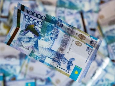 Подполковника полиции оштрафовали на 3 500 000 тенге за взятку в ВКО