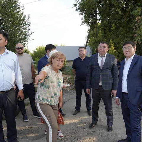 Аким областного центра встретился с жителями улицы Подхозная