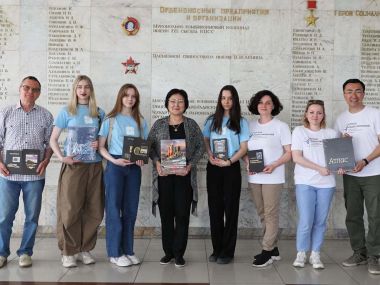 В Семей привезли книги об истории Сибири