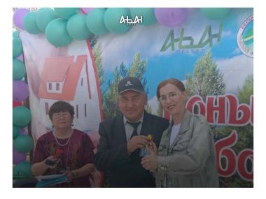 Ключи от новых домов вручили двум семьям в Долонском сельском округе