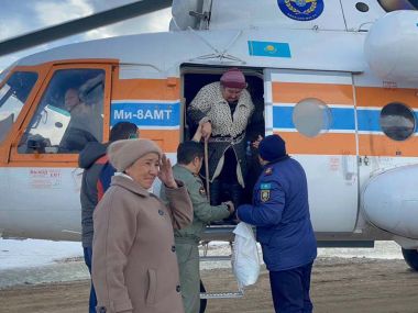 Вертолет «Казавиаспас» привлекли к борьбе с паводками в области Абай