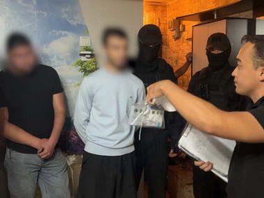 Полицейские ВКО задержали группу интернет-мошенников