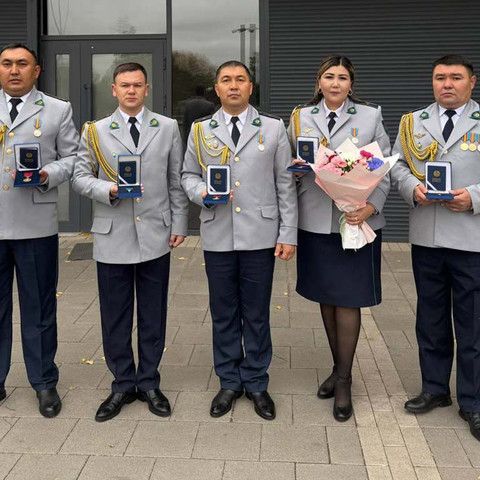 В честь Дня Республики полицейские области Абай награждены государственными наградами