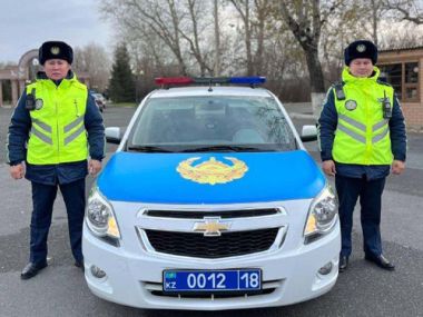 Роженице на трассе помогли полицейские