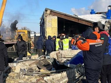 Обрушение здания в Костанае: спасено 12 человек