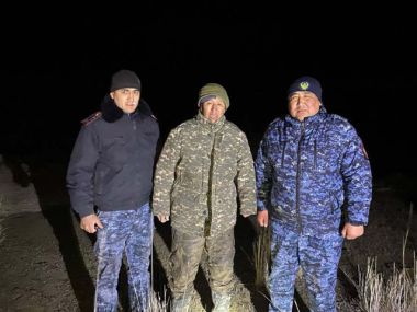 Полицейские и спасатели в Аягозском районе вызволили тракториста из реки