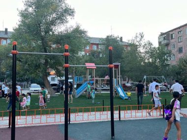 В Семее активно благоустраиваются дворовые территории