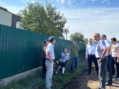 В поселке Бобровка ведутся работы по прокладке водопроводных и электрических сетей