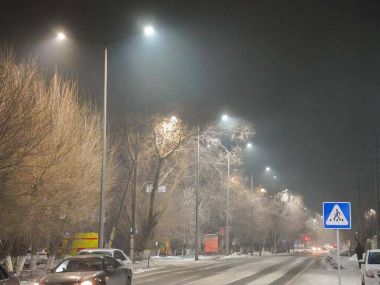 В Семее восстанавливают уличное освещение