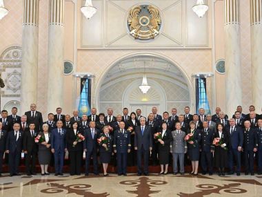 Президент вручил орден руководителю ТОО, построившего мост через Бухтарминское водохранилище