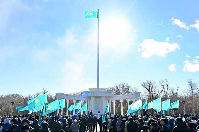 В области Абай в честь Дня Республики состоялась церемония поднятия Государственного флага
