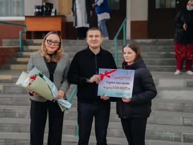 Выпускнице колледжа вручили сертификат на сумму 4 млн в рамках акции «Мейірім»