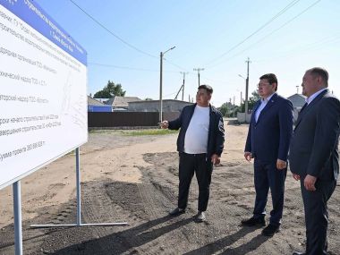 Аким области проверил полив улиц и работы по обеспечению воды в Семее