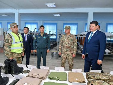 Воинскую часть в Семее посетил аким области Абай