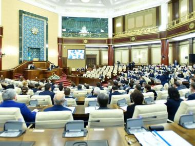 Шесть конституционных законов принял парламент Казахстана