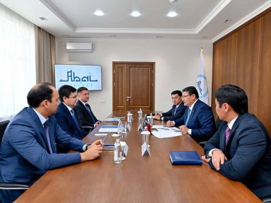 Аким области Абай встретился с председателем Правления АО &laquo;Казпочта&raquo;