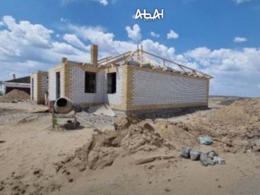 В селах Абайского района продолжается строительство жилых домов