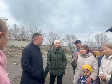 Аким города встретился с жителями улицы Лесопильная