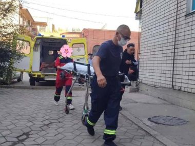 В Семее полицейские и медики пришли на помощь мужчине