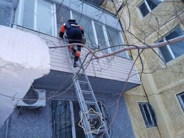 Спасатели оказали помощь двум пожилым людям