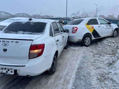 ДТП на мосту: столкновение двух Lada Granta привело к затору