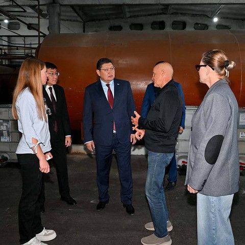 Аким области Абай посетил ТОО &laquo;Семейский завод масел&raquo;