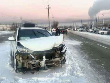 ДТП в Семее: столкновение LADA Priora и Haval, трое пострадавших