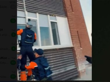 В Семее участковый инспектор спас бабушку
