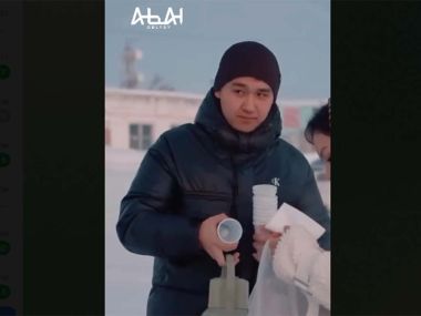 Кел, шай ішейік!: молодежь раздает теплые напитки жителям области