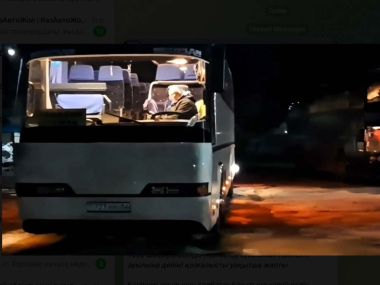 Из-за метели в области Абай задержаны два автобуса с пассажирами