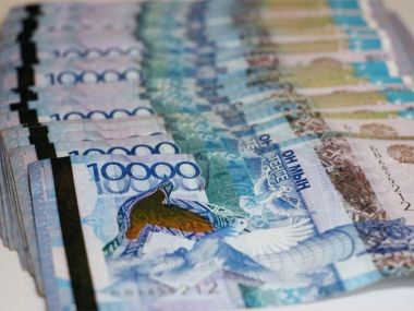 У отдельных категорий гражданских служащих в 2025 году зарплата вырастет на 20 %