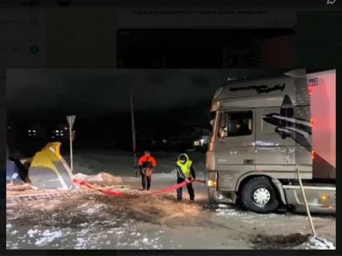 Полицейские области Абай вызволили из снежного плена более 75 автомобилей с начала года