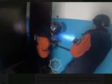 Спасатели пришли на помощь двум малышам
