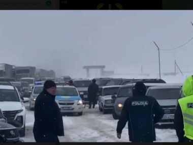 Патрульная полиция оказывает помощь водителям в области Абай