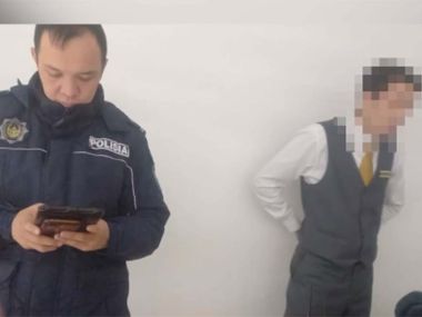 Лжеполицейский из области Абай рекламировал автокредиты и получил штраф