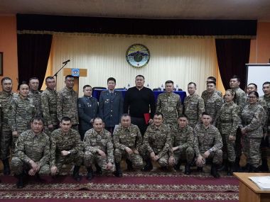 Семейские военнослужащие встретились с чемпионом