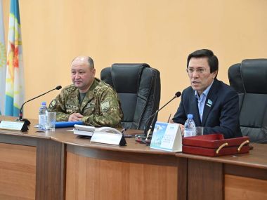 В Абайском гарнизоне Нуртай Сабильянов встретился с военнослужащими