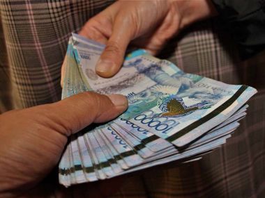 Акимат ВКО предупредил о мошенниках, выманивающих деньги «на благие дела» от имени чиновников