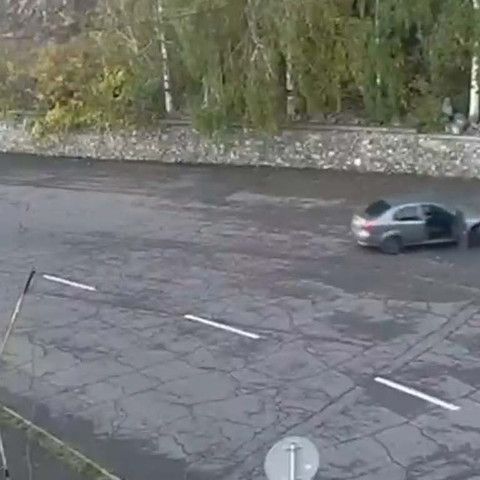 Нетрезвая пассажирка такси повредила чужой автомобиль на 2,5 млн тенге
