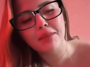 Напилась и ругалась: в Семее девушку арестовали после прямого эфира в TikTok