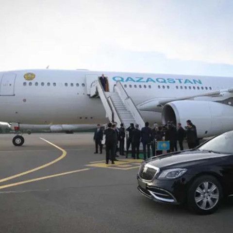 Президент прибыл с рабочим визитом в Азербайджан