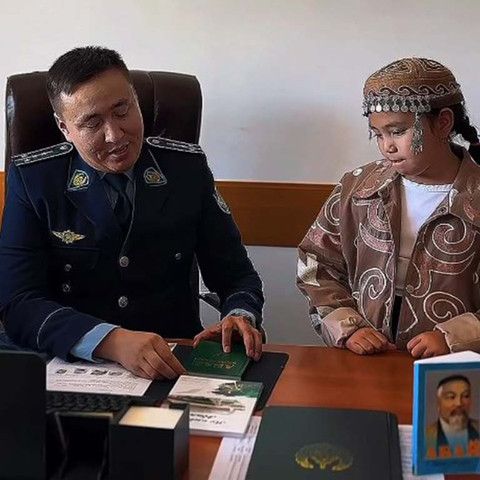 &laquo;Папа, а кто такой Абай?&raquo;: полицейский с дочерью отправился в Жидебай искать ответ