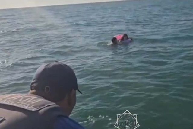 Спасатели МЧС спасли тонувшего мужчину на озере Алаколь