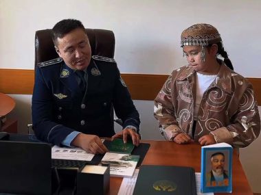 &laquo;Папа, а кто такой Абай?&raquo;: полицейский с дочерью отправился в Жидебай искать ответ