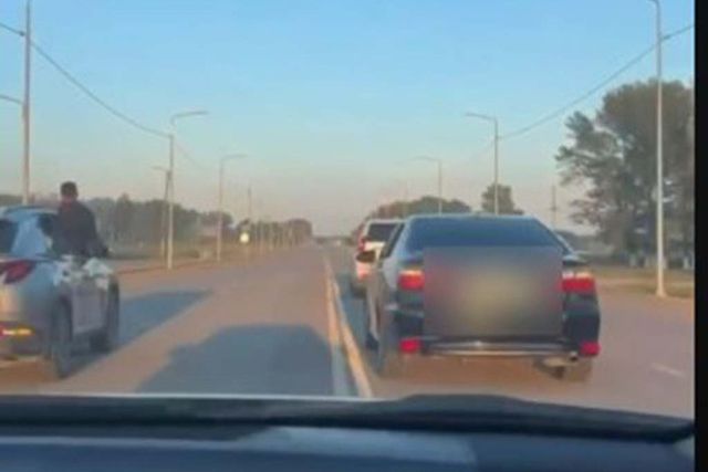Полицейские пресекли нарушения водителей, допустивших 8 нарушений в составе свадебного кортежа