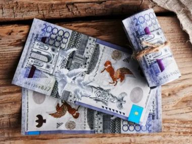 Кого из казахстанцев могут оставить без пособий?